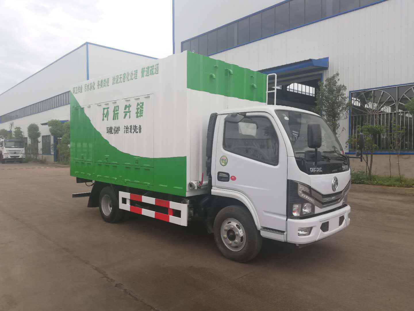 東風小多利卡吸污凈化車-環保綠